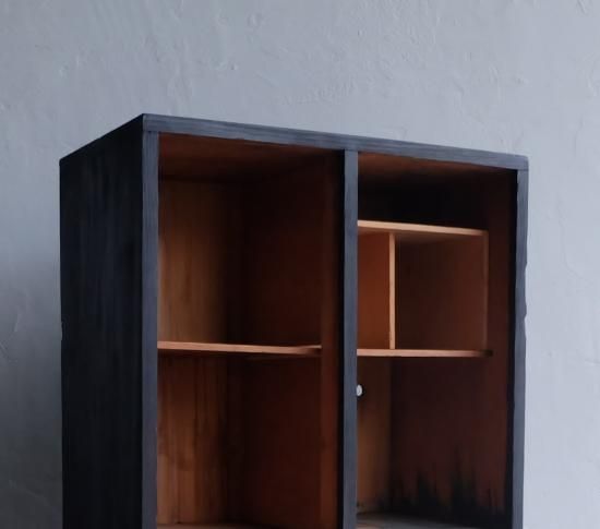 黒塗りの棚