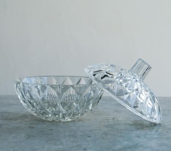蓋つきのガラス鉢