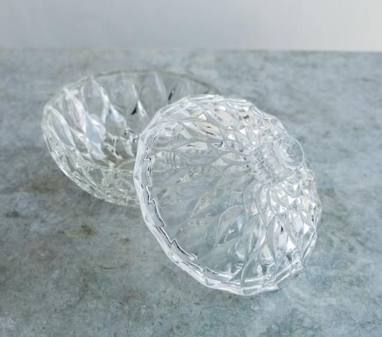 蓋つきのガラス鉢