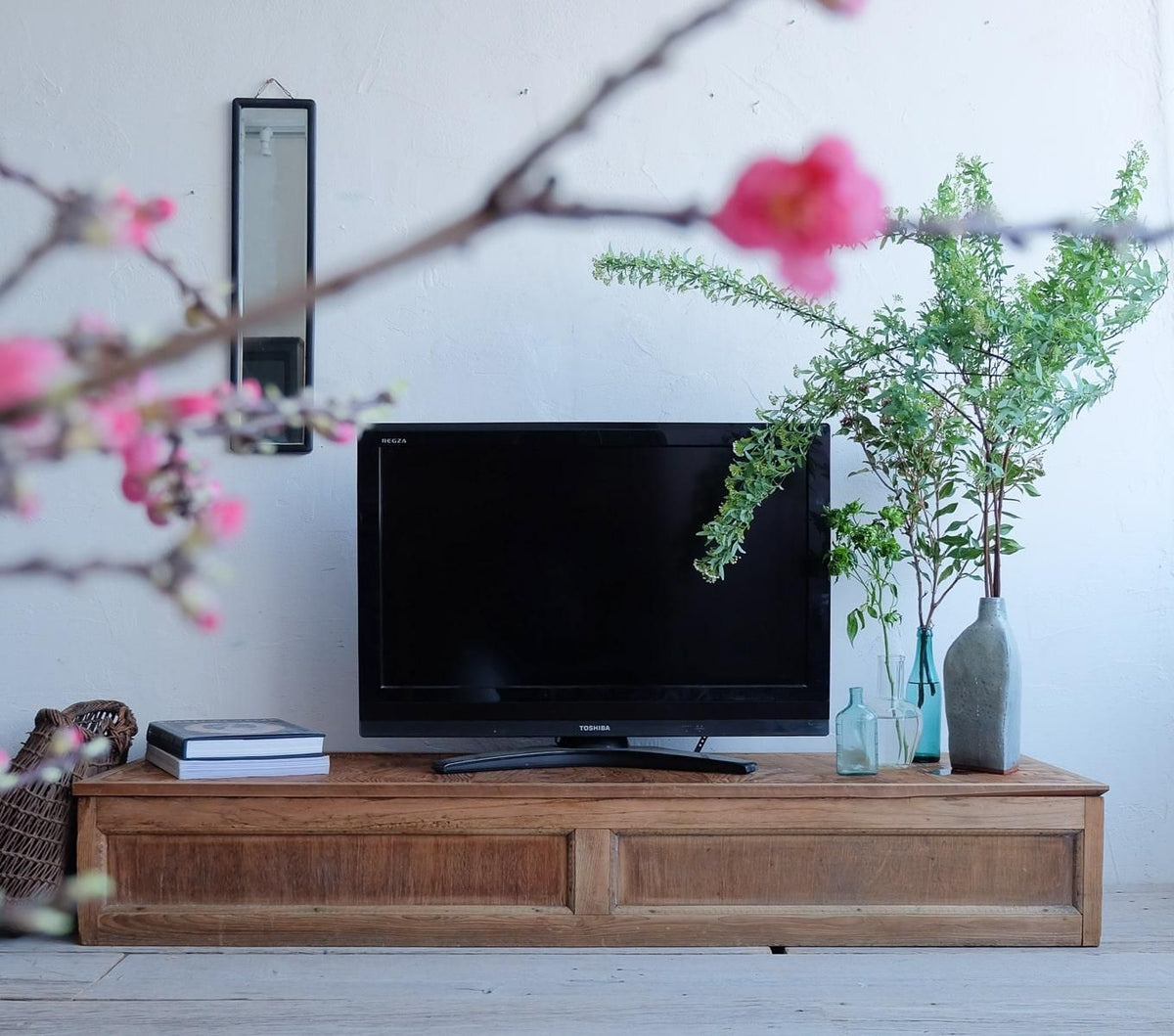 横長のテレビボード
