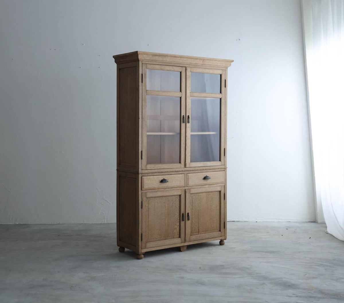 ELEGANT CABINET