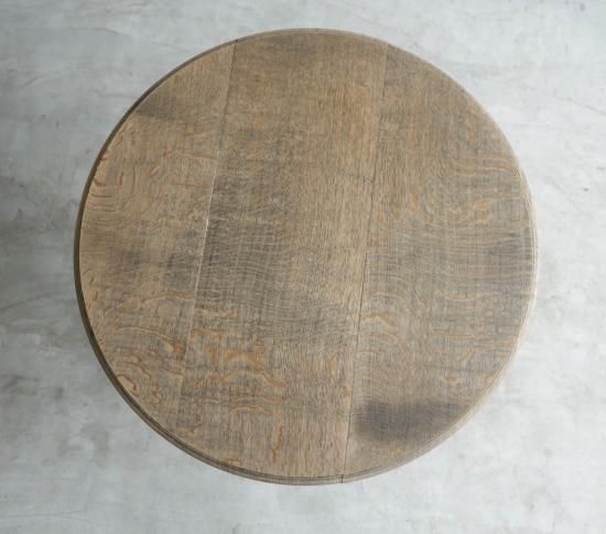 彫刻のようなCOFFEE TABLE