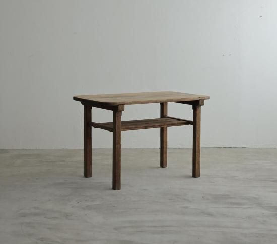 銀杏面の作業デスク
