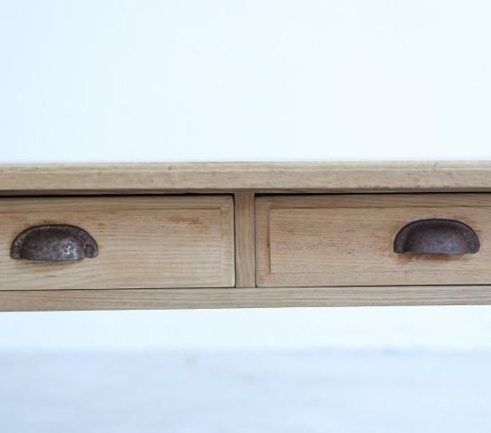 スレンダーなコーヒーテーブル