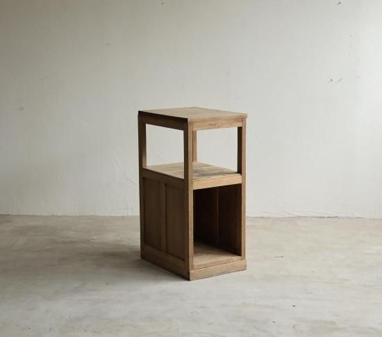 スリムな収納棚