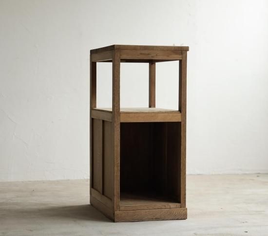 スリムな収納棚