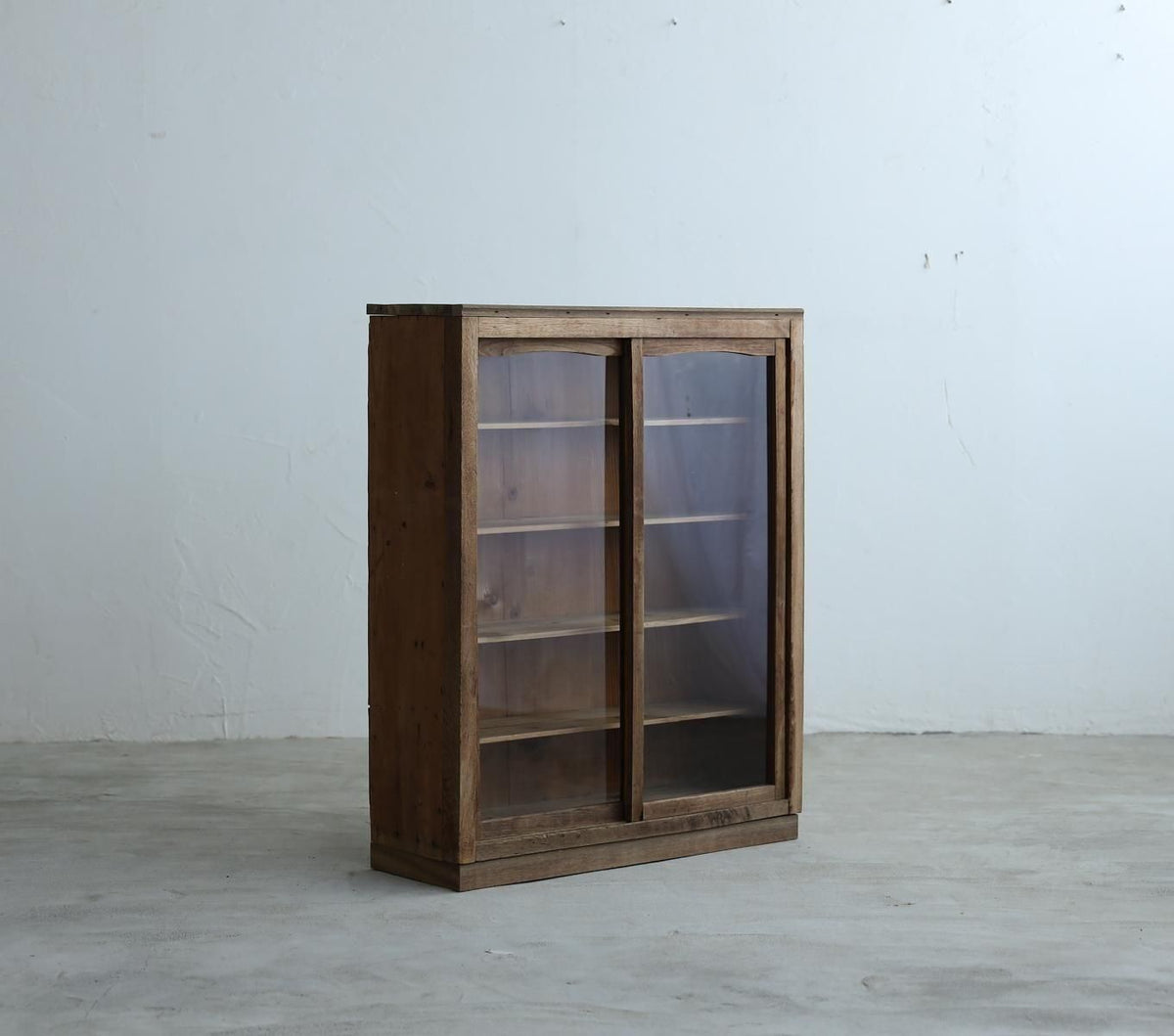 枯淡なコレクションシェルフ