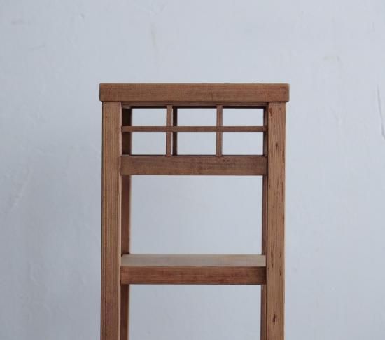 格子の花台
