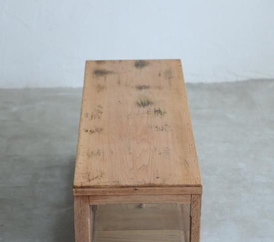 枯淡な卓上ショーケース