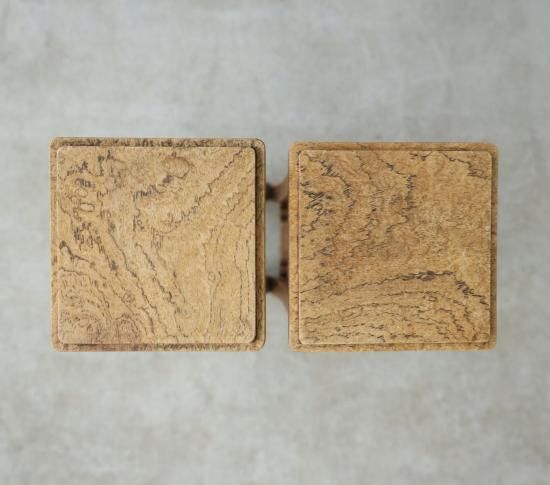 玉杢の小さな展示台