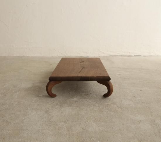 枯淡な展示台