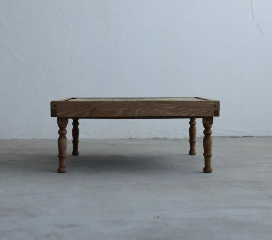 ろくろ脚のFOLDING TABLE