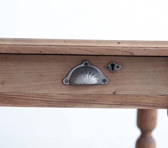 ろくろ脚のCOFFEE TABLE