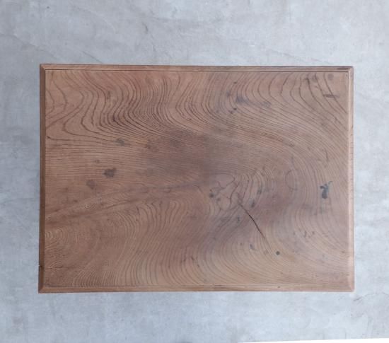 ろくろ脚のCOFFEE TABLE