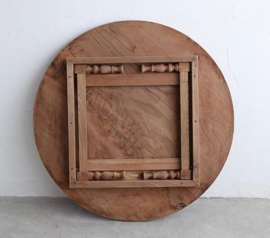 ろくろ脚のFOLDING TABLE