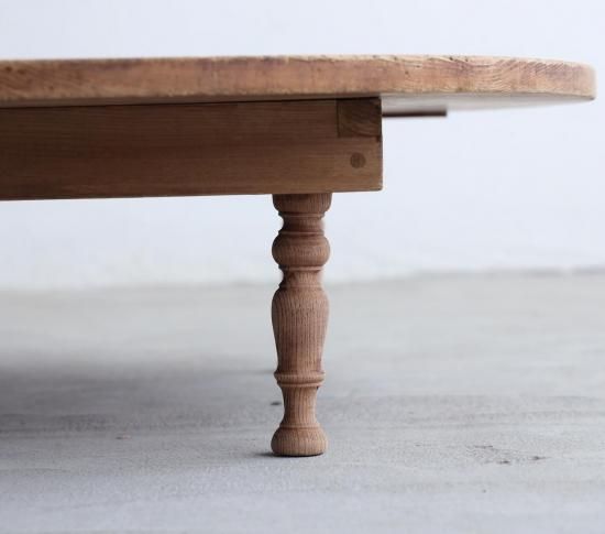 ろくろ脚のFOLDING TABLE