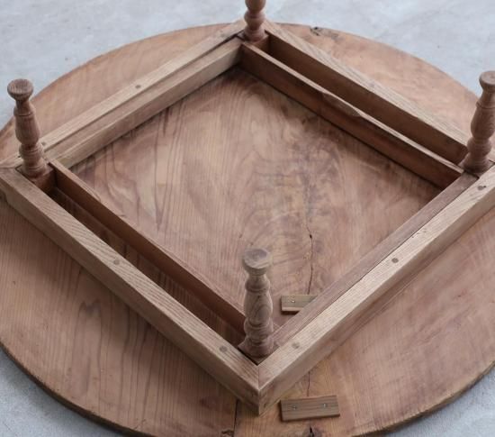 ろくろ脚のFOLDING TABLE