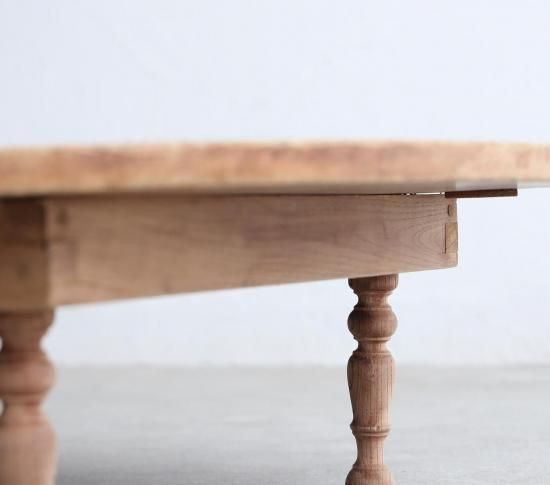 ろくろ脚のFOLDING TABLE