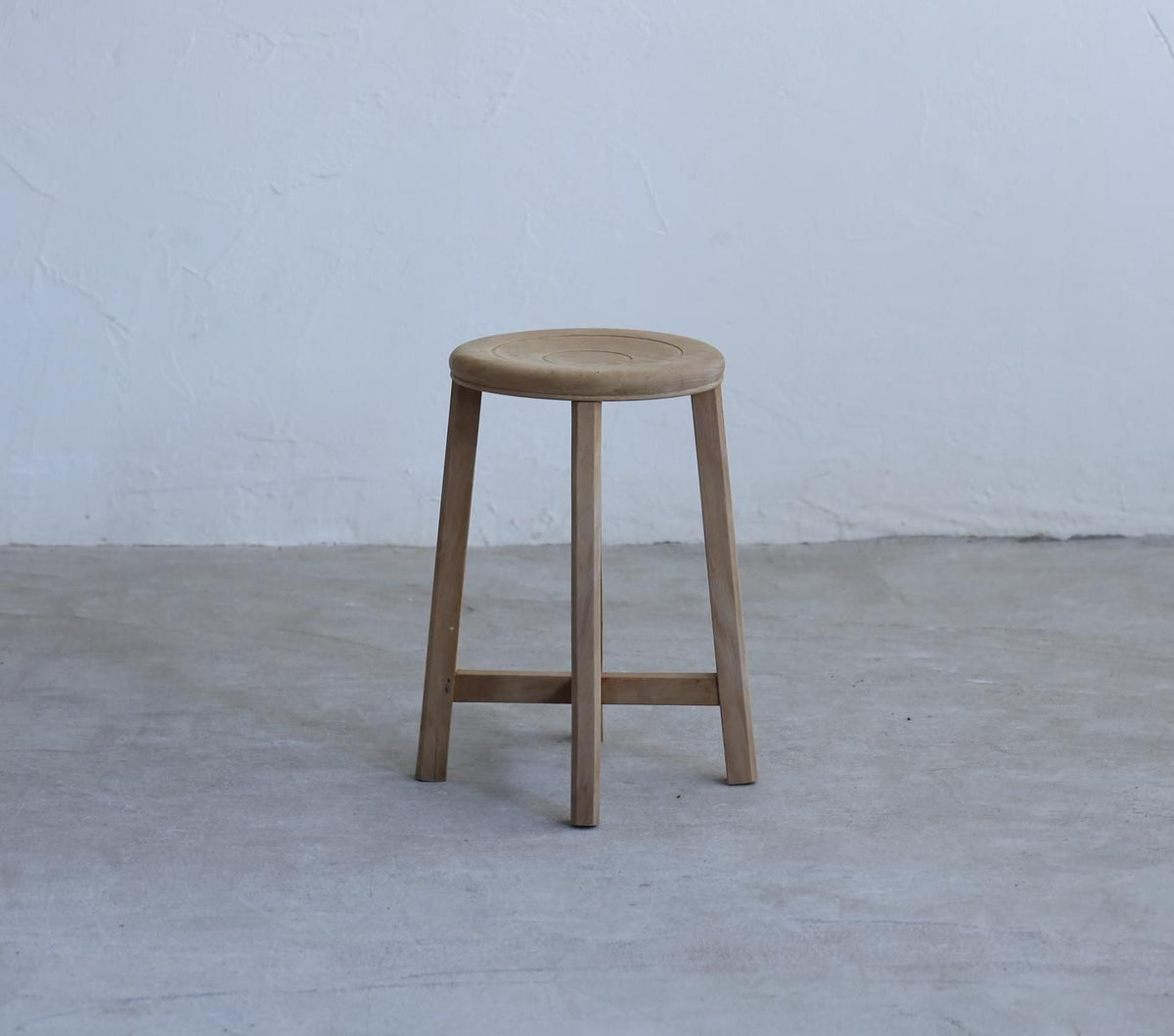 クラシカルなスツール04