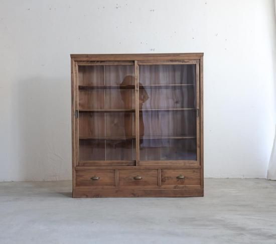 静謐な収納棚
