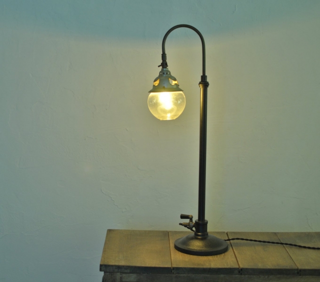 ICCA – アンティーク・古道具・和家具を販売するオンラインショップ | アイアンの和風のアンティークスタンドライト照明