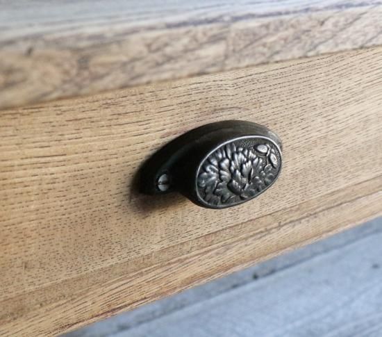 白木のコーヒーテーブル