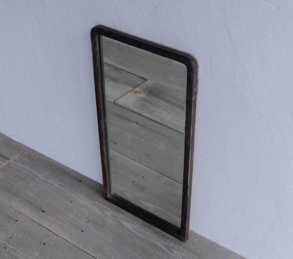 黒縁の鏡