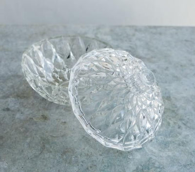 蓋つきのガラス鉢
