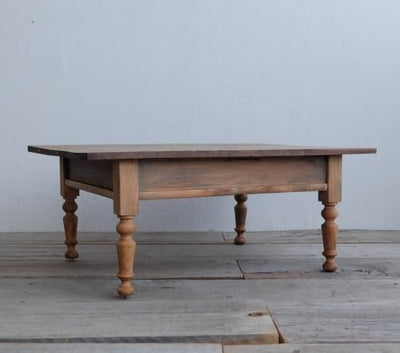 ろくろ脚のコーヒーテーブル �｡