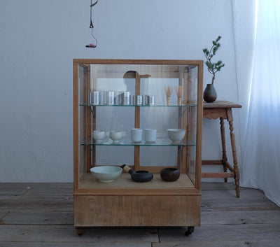 SECOND KITCHEN