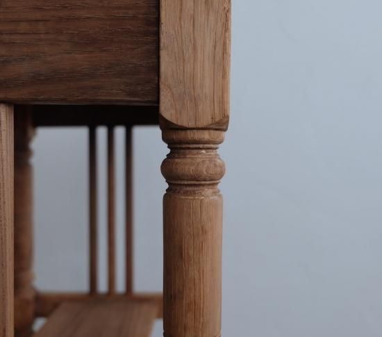 ろくろ脚の花台