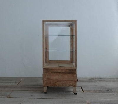開き戸のSECOND KITCHEN�｡