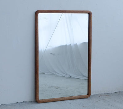 丸縁の鏡