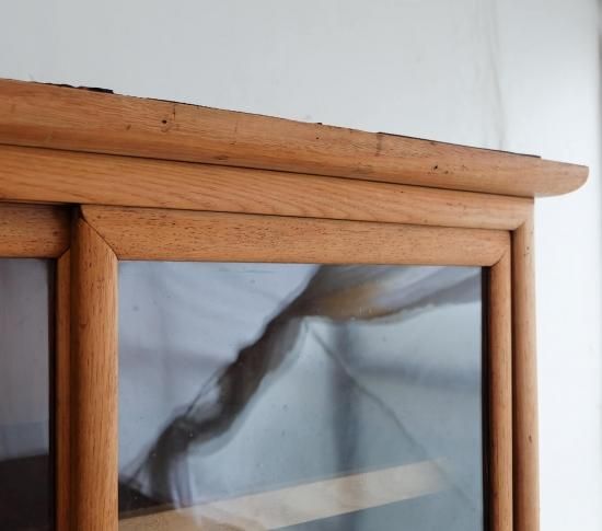 丸みを帯びた飾り棚
