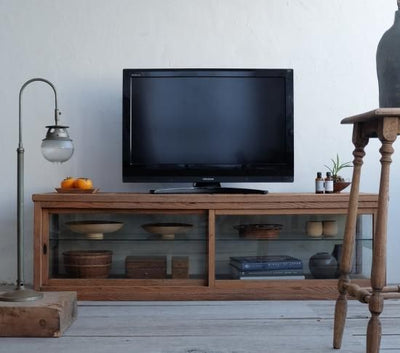 玉飾りのテレビボード