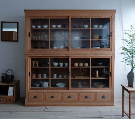 栗の大きな飾り棚