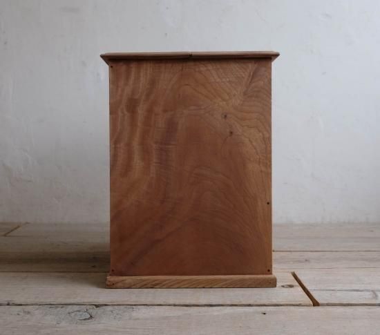至宝の収納棚