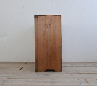 玉杢の収納棚