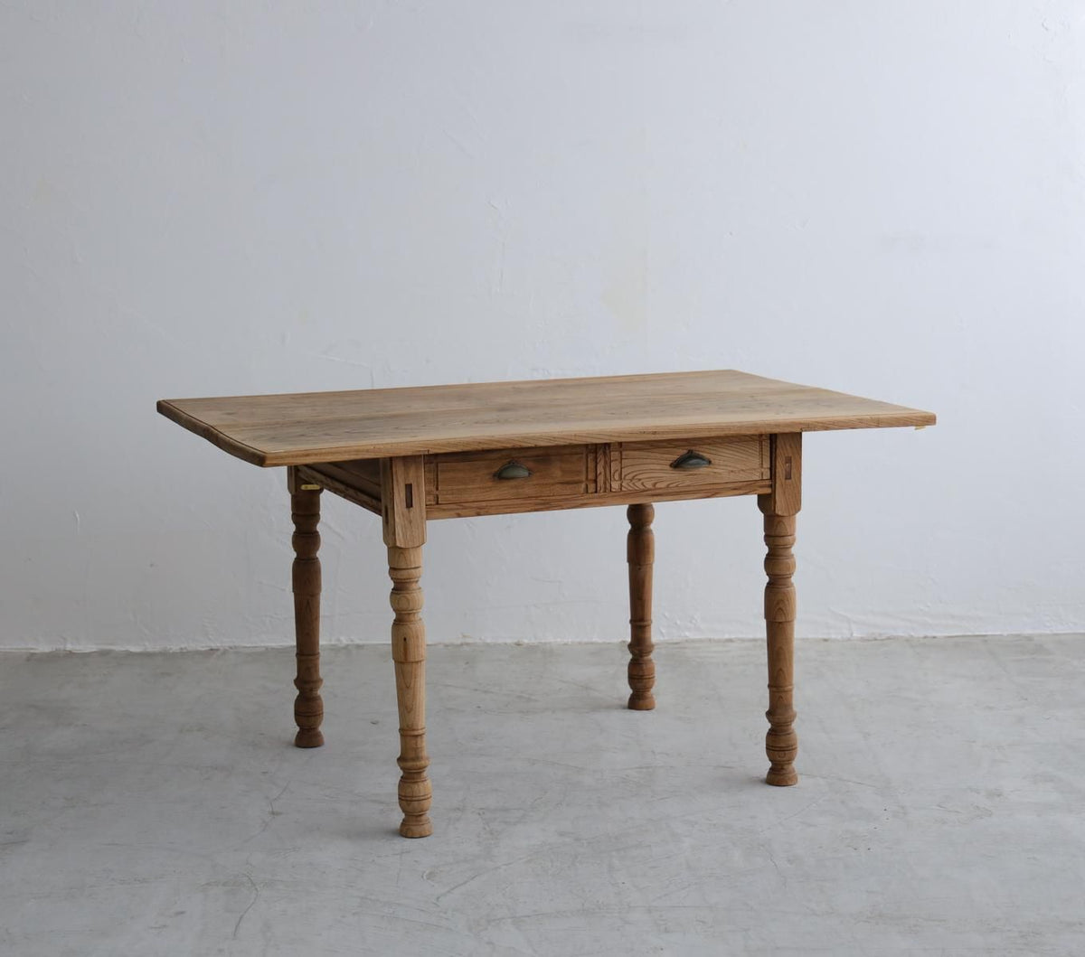 しなやかなDESK&TABLE