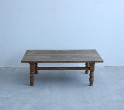 重厚なCOFFEE TABLE