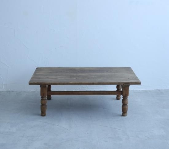 重厚なCOFFEE TABLE