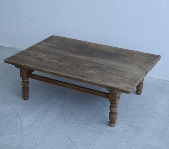 重厚なCOFFEE TABLE