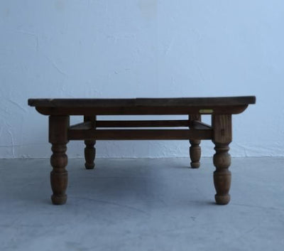 重厚なCOFFEE TABLE