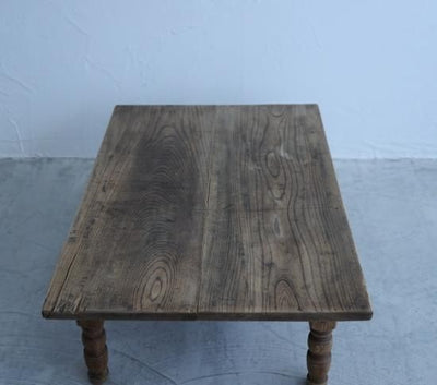 重厚なCOFFEE TABLE