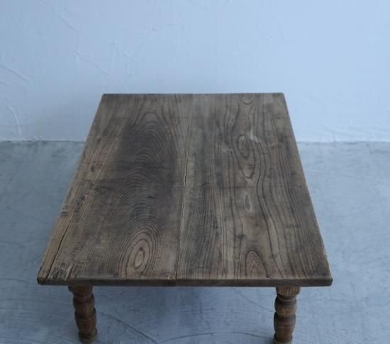 重厚なCOFFEE TABLE