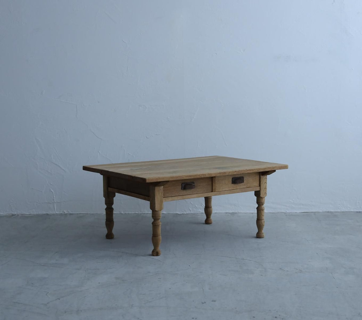 軽やかなコーヒーテーブル