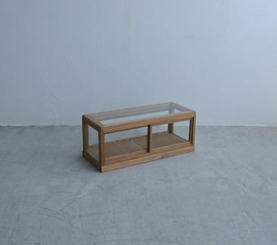 可憐なガラスケース