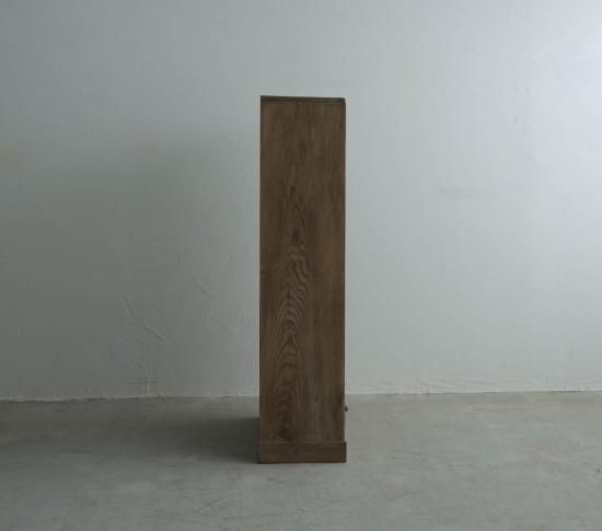 帯飾りのブックシェルフ