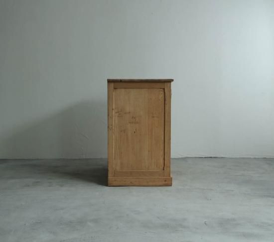 KITCHEN CABINET