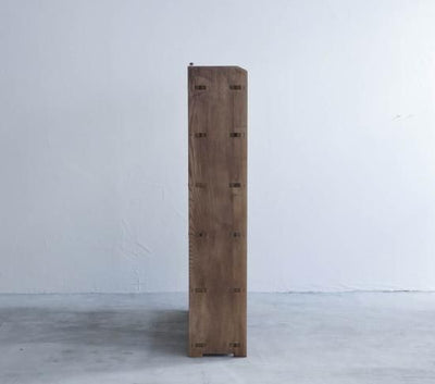 シンプルなブックシェルフ